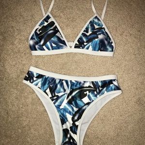 NWOT blue leafy patterned bikini set